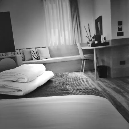 ホテル Palorto ジロカストラ